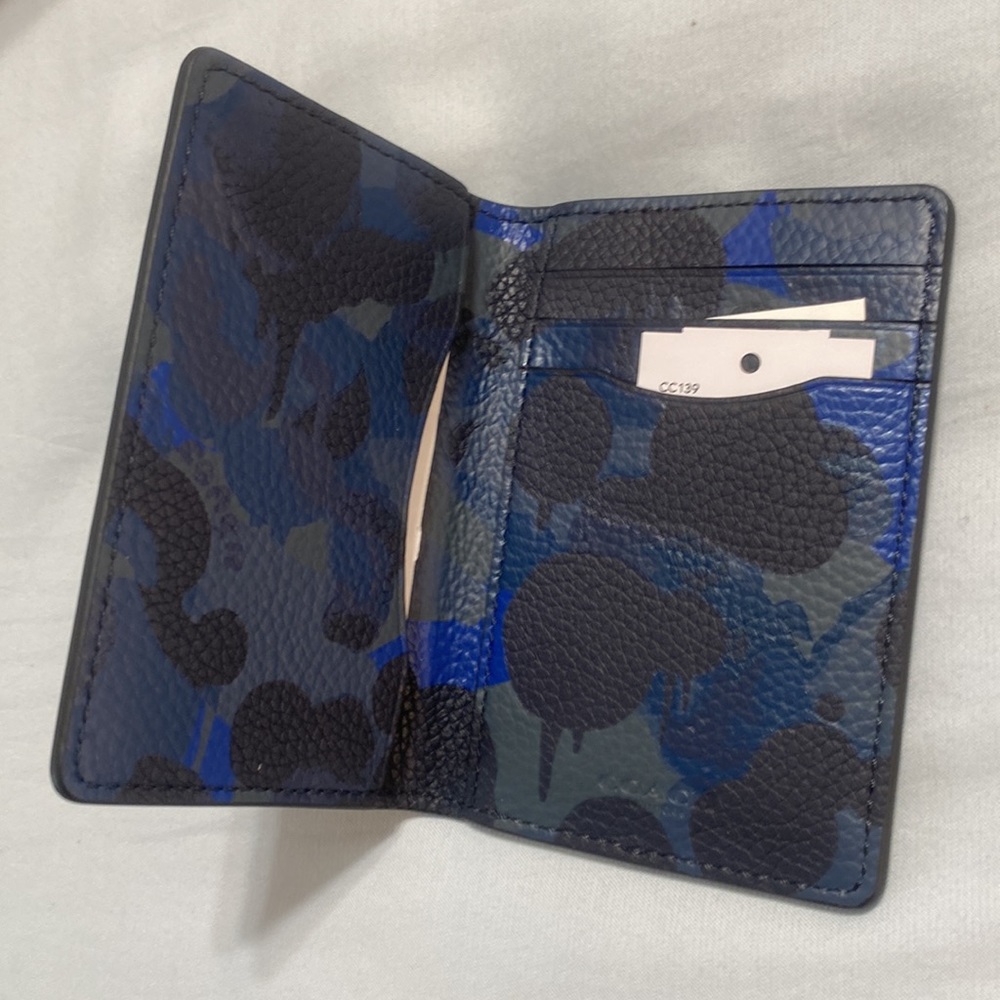 Card Wallet With Camo Print - Picture 3 of 7